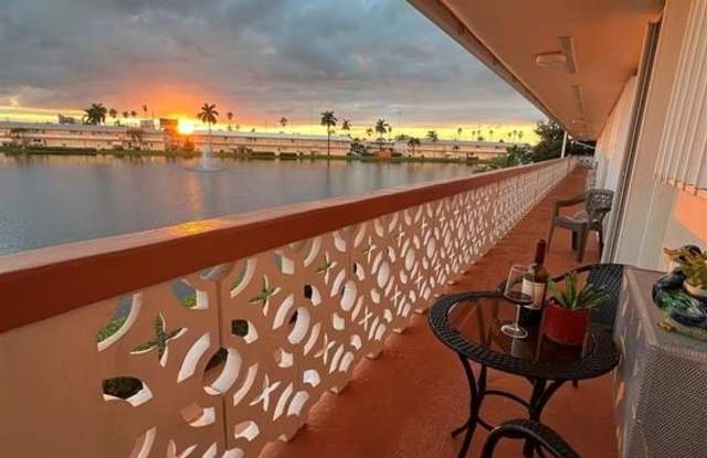 900 SW 10th Ter photos photos