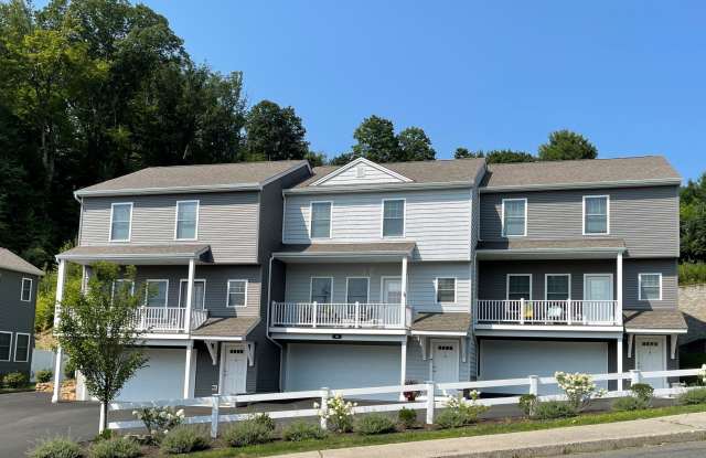 Beautiful 3BR/2.5 Bath Townouse with 2 Car Garage photos photos