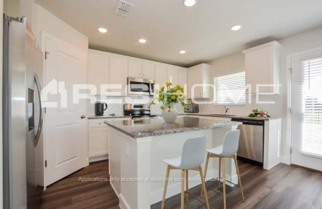 5246 Inglewood Drive Gallery 3