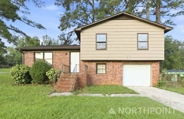 3-Bedroom, 2 Bath Single Family for Rent in Jonesboro, GA | 1-Car Garage Parking | Fenced yard Gallery 1