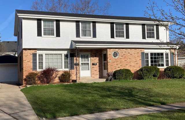 4932 Sutton Lane - 4932 Sutton Lane, Greendale, WI 53129