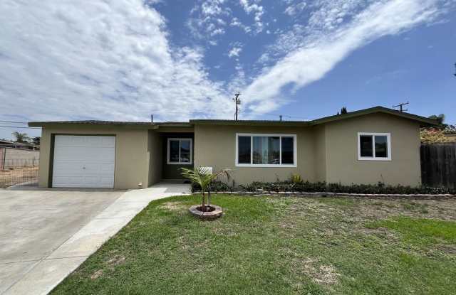 Remodeled 3 bedroom, 1 1/2 bathroom house. Large private yard! Gallery 1
