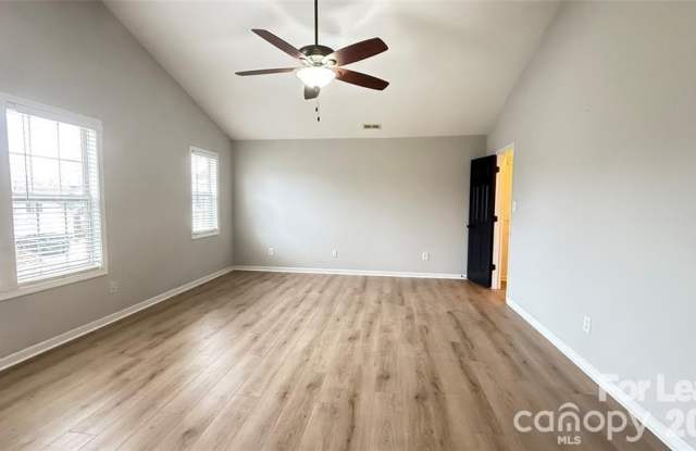 2019 Astoria Drive Gallery 4