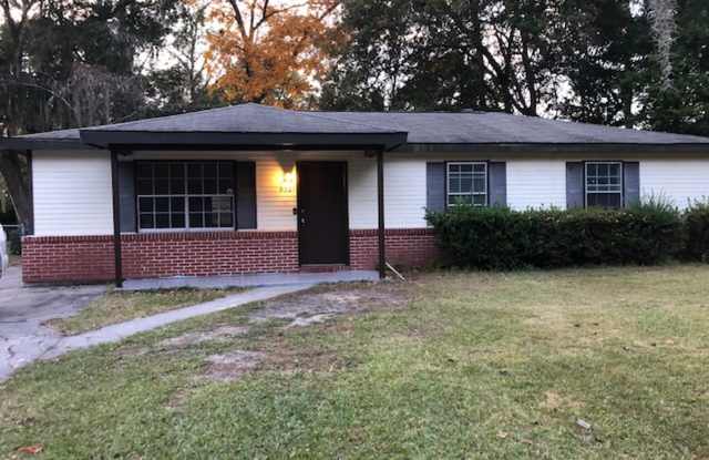 Cozy home off White Bluff Rd Gallery 1