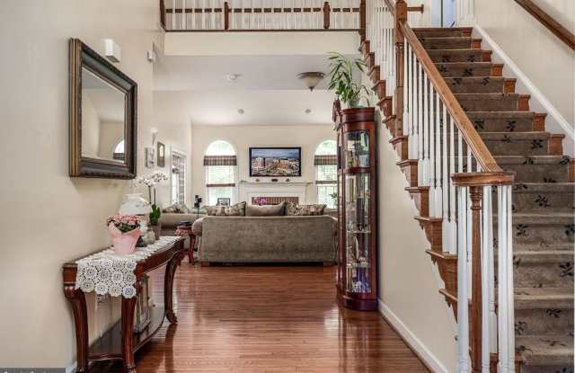 115 LONGFELLOW DR Gallery 3