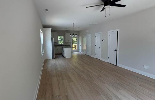 212 N Yadkin Avenue Gallery 3