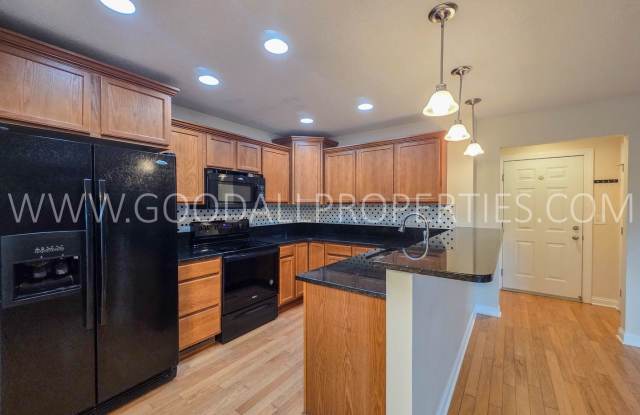 Spacious 3 Bedroom Waukee Townhome with Fenced Yard & 2-Car Garage! Gallery 3