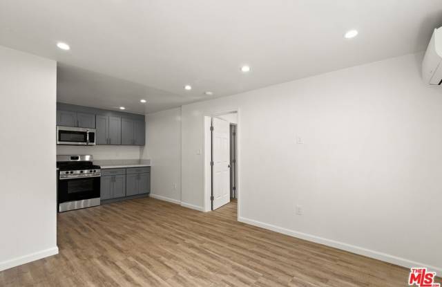 8824 1/2 Harratt St Gallery 3
