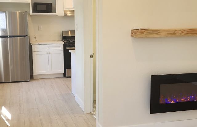 950 N Kingsley Dr photos photos