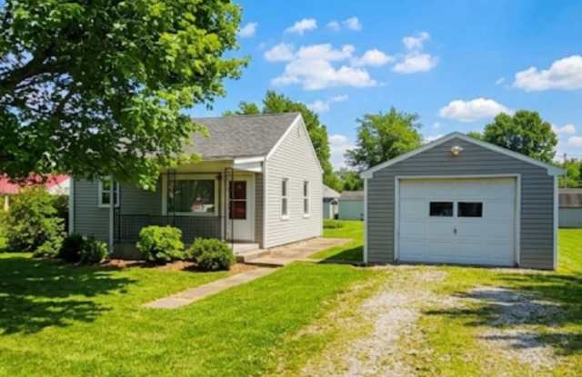 Adorable 2 Bedroom 1 Bath country setting in the city photos photos