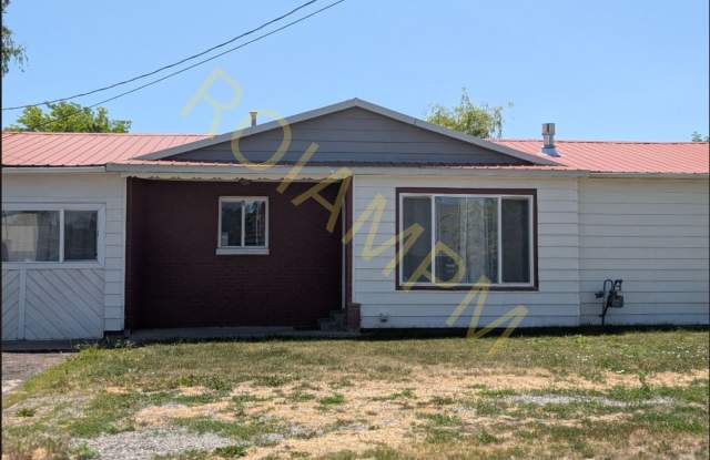 Spacious 4 Bed 2 Bath Home Near CSI – RV Hookups  Extra Storage! photos photos