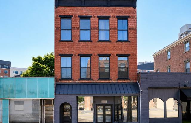 10 Commerce Street Gallery 1