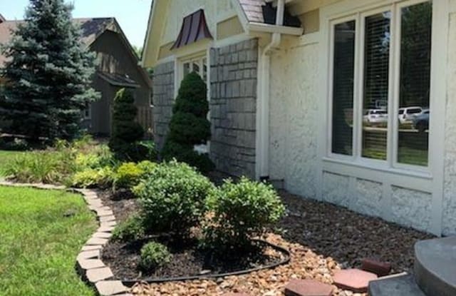 12760 Ballentine St - 12760 Ballentine Street, Overland Park, KS 66213