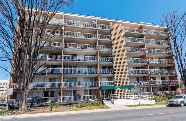 Hale Studio Condo with Private Balcony! Available Now! Gallery 1