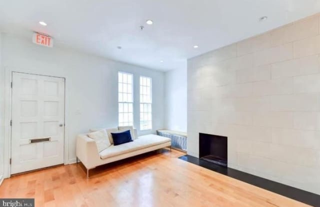 1027 30TH ST NW Gallery 3