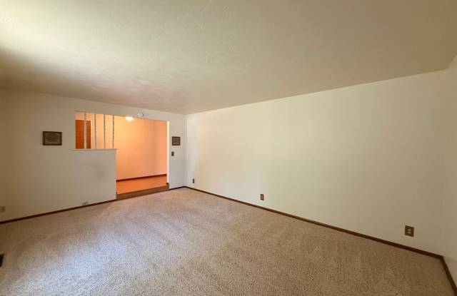 Charming Well-Kept Home Gallery 4