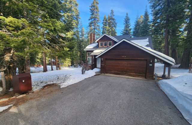 New to the Rental Market! Custom 3 Bdrm Hm w/Garage photos photos