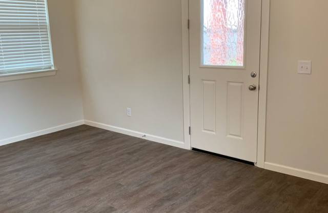 3 bedroom, 2.5 bathroom, 2 car garage Gated Neighborhood Gallery 4