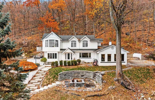 772 Route 9W S photos photos