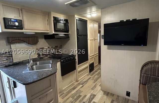 4360 SW 22nd Ct Gallery 2
