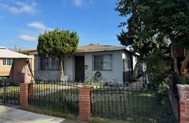 2268 A MYRTLE AVE - 2268 Myrtle Avenue, Long Beach, CA 90806