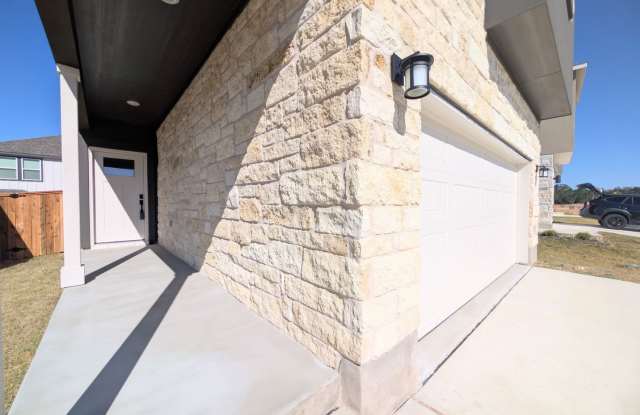 Beautiful 4 bedroom, 2.5 bathroom home in Kyle!!! Gallery 4
