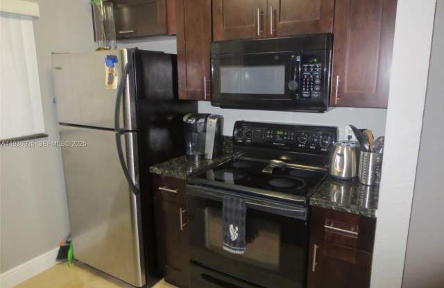 2811 N Oakland Forest Dr photos photos