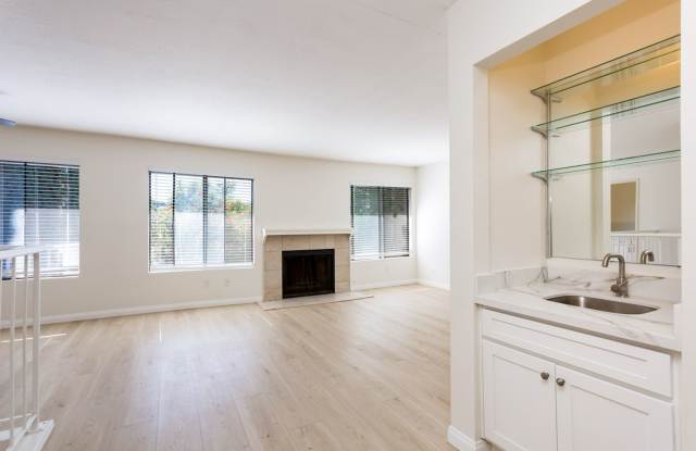 Beautifully Remodeled Home in Bay Park/Bay Ho Gallery 4