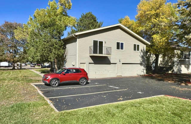 Charming 2BR Townhome in Lakewood Gallery 1