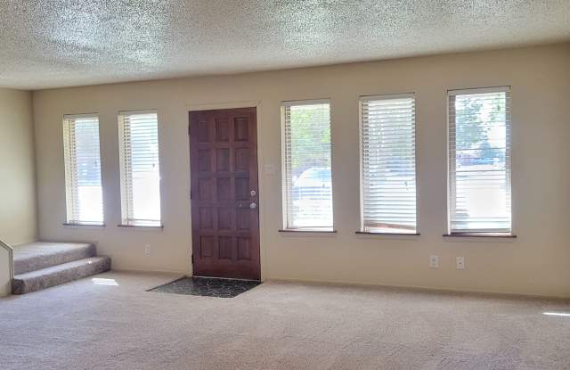 COLONIAL PARK CONDO Gallery 3