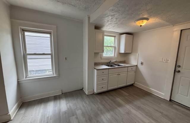 1713 Regal Avenue Northeast Gallery 3