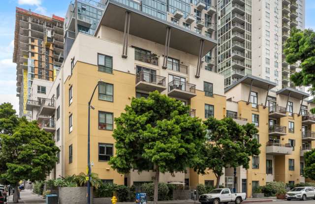 Modern 2-Bedroom Condo with Premium Amenities in Downtown San Diego photos photos