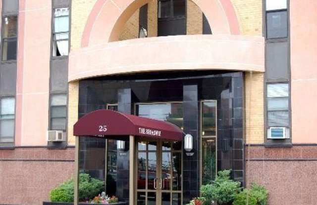 25 West Broadway unit: 612 photos photos