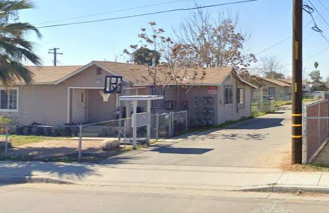 Charming 2-bedroom Home with Yard and Washer/Dryer Hookups Gallery 3