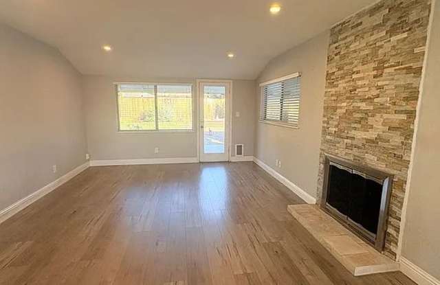 1522 Gladstone Drive photos photos