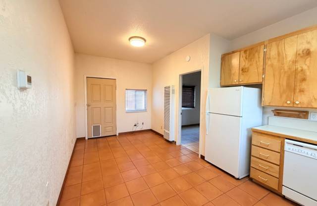 Charming One-Bedroom Near Downtown Petaluma – Utilities Included - 18 Webster Street, Petaluma, CA 94952