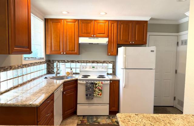 Charming 2BR/1BA East Sacramento Duplex with Private Garage Gallery 2