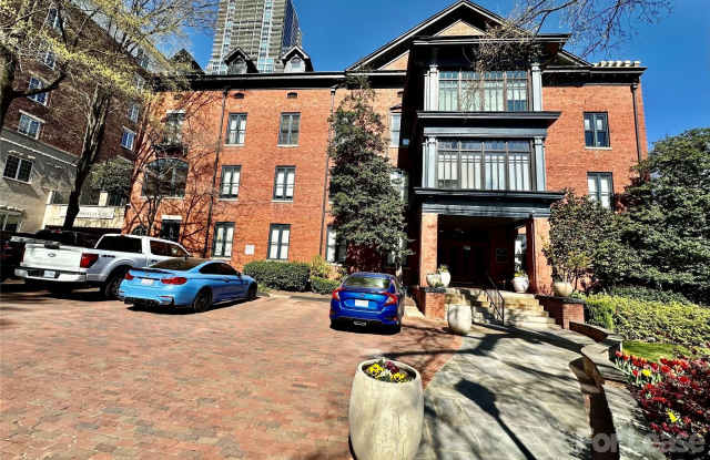 229 N Poplar Street unit: 29 photos photos