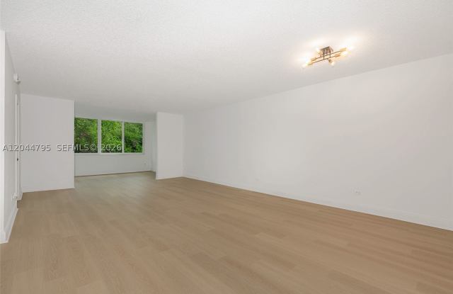 445 NE 195th St Gallery 2
