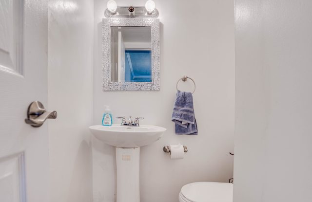 1714 E Street Ne - 1714 E Street NE, Washington, DC 20002