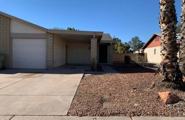 13212 N 51st Lane, Glendale, Cute 2 bed, 1 bath townhome with 1 car garage photos photos