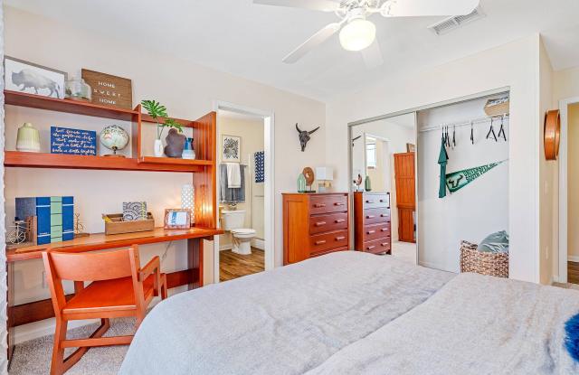 Forest Lake - Student Housing Gallery 4