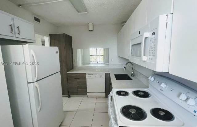 8429 Forest Hills Dr Gallery 1