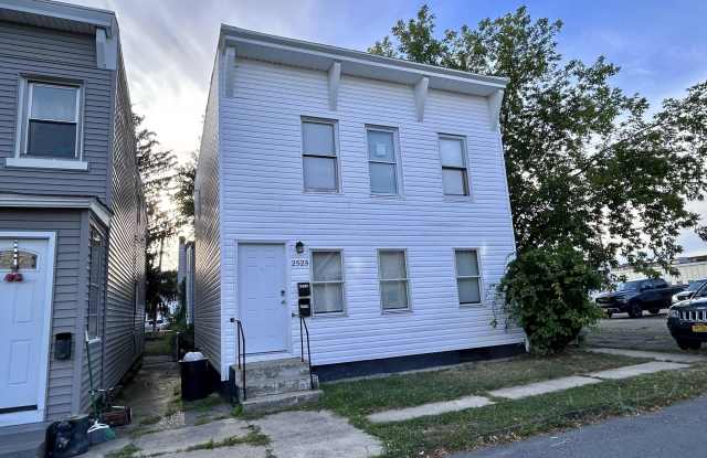2523 Callahan Avenue photos photos
