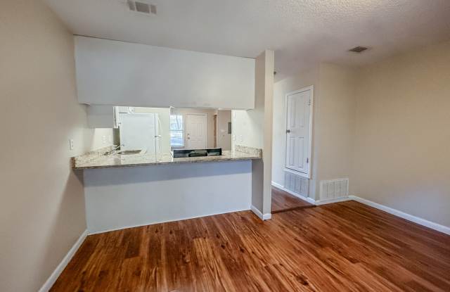 590 Hill Lane Unit #4 Gallery 4