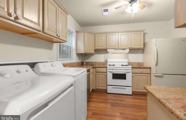 424 GREENBRIER Court Gallery 3