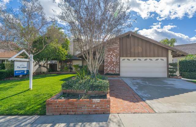 Old Orchard 1 - 4 Bedroom Home in Valencia! photos photos