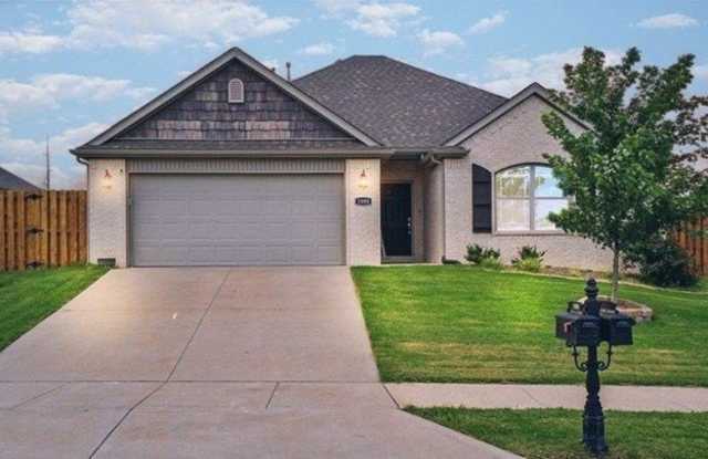 1000 Tulip Street - 1000 Tulip Street, Centerton, AR 72719