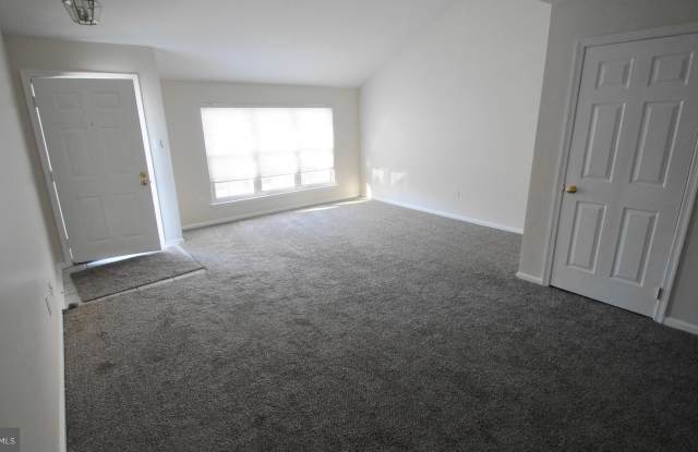 64 BANBURY Court Gallery 4