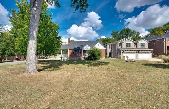 Awesome 2-bedroom, 1-bathroom home in the heart of Green Hills! Gallery 1